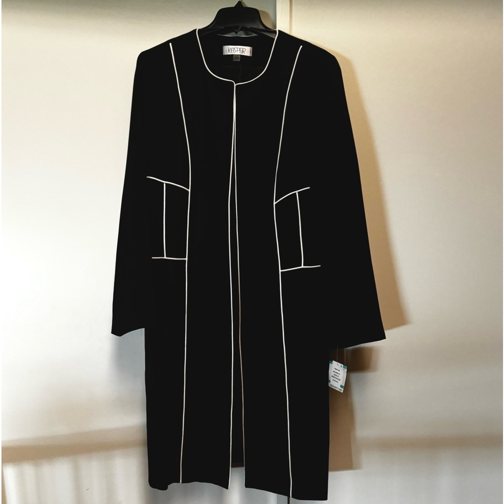 Long black and white jacket by Kasper